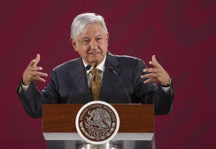 Acechándonos: perdone usted