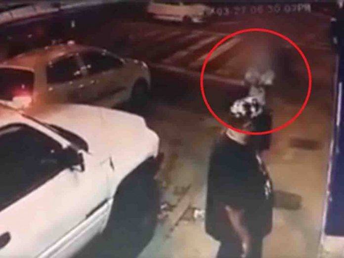 Tiene 14 años y está acusado de matar a 12 personas
