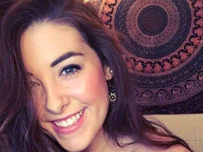 Por tomarse una selfie, resbala y cae a un acantilado