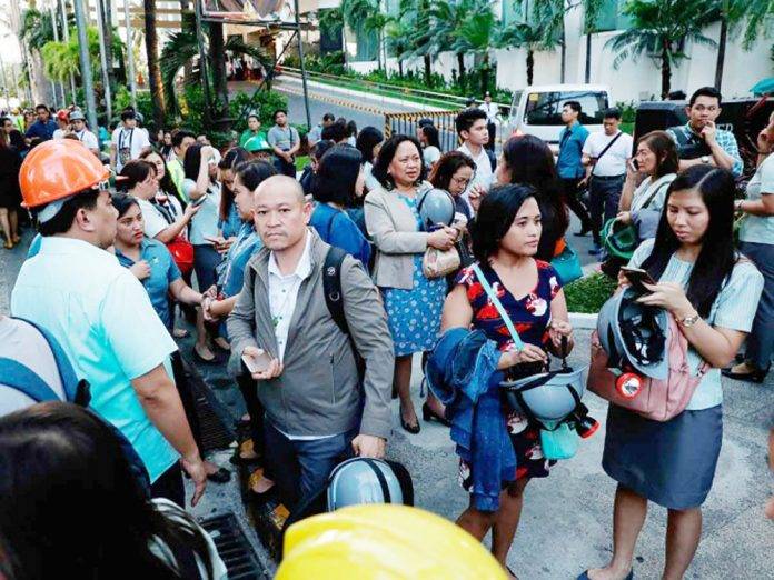 Al menos 5 muertos por sismo en Filipinas