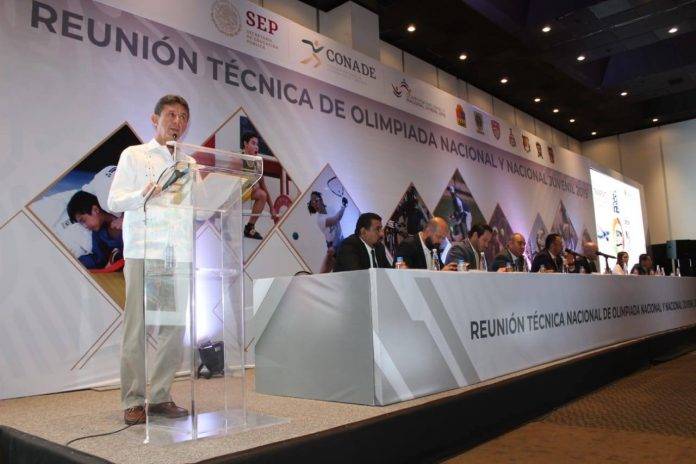 El director del IDEY, Carlos Sáenz Castillo, quiso chamaquearse a los padres de familia de menores atletas con una carta de deslinde de responsabilidad al instituto, en caso de algún accidente deportivo.