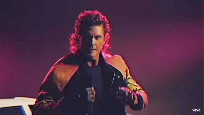 David Hasselhoff se pone heavy metal en nuevo disco