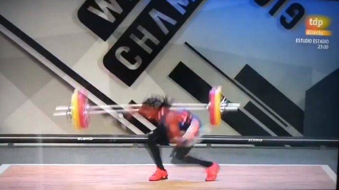Video: intenta levantar 107 kilos y sufre escalofriante fractura ¡ay qué dolor!