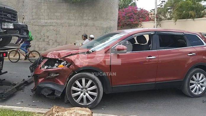 Conductora se pasa el alto y provoca choque en San Ramón Norte