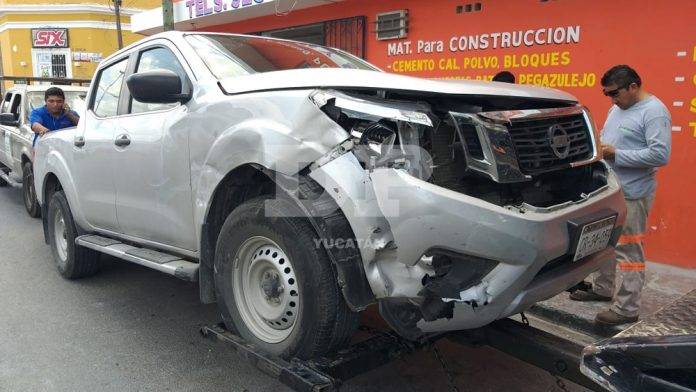 Duro encontronazo entre camionetas en la calle 50