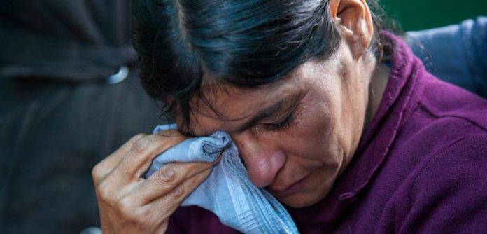 Madre intenta suicidarse tras identificar el cadáver de su hijo