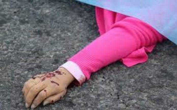 Asesina a su exesposa por celos, frente a su hija de 6 años