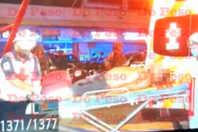 Sale del cine con sus palomitas en las manos y es rafagueado por sicarios