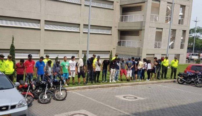 Policía enamora a esposa de sicario para atrapar a banda de narcos