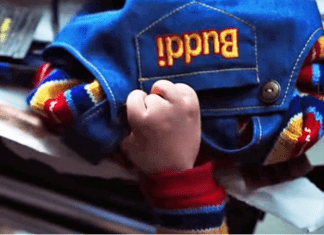 Dan a conocer primera imagen del nuevo Chucky, y no da miedo El remake de Child’s Play es dirigido por Lars Klevberg. (Captura de pantalla)