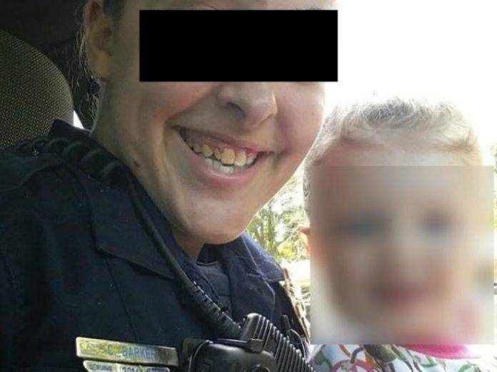 Mujer policía calenturienta abandona a su hija dentro del auto y muere