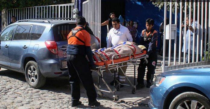 Rateros torturan a párroco; familiares lo hallan amarrado y con quemaduras