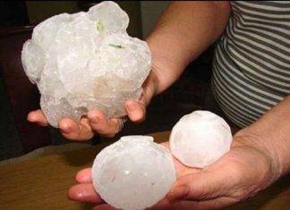 En vez de lluvia, cae mega granizo del cielo Llueven bolas de hielo en rumania