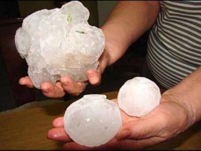 Llueven bolas de hielo en rumania
