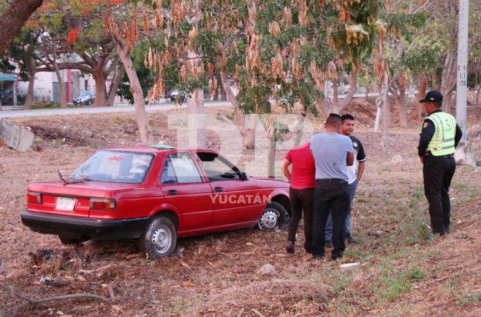 Tres alegres polis se salen del Periférico