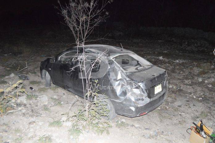 Conductor lampareado vuelca en la vía Mérida-Dzityá