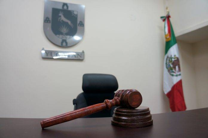 Desleal empleado 'transa' fino reloj y dolares de su patrón
