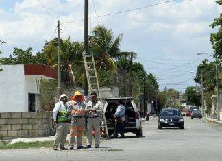Yucatecos sufren por el calor extremo y los apagones de electricidad Yucatecos sufren por el calor extremo y los apagones