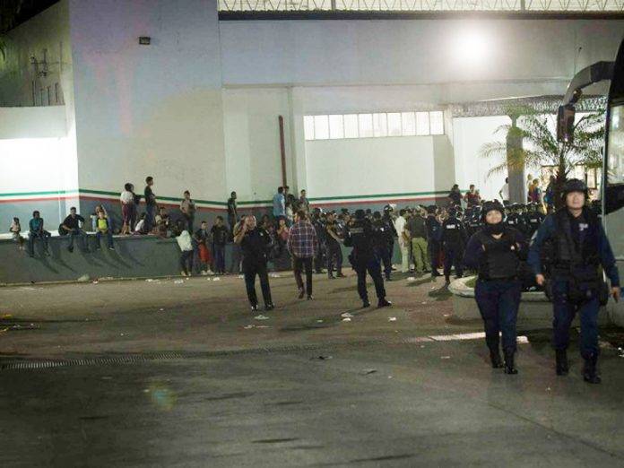 Cubanos escurridizos: aprovechan apagón y se fugan otros 100 en Tapachula