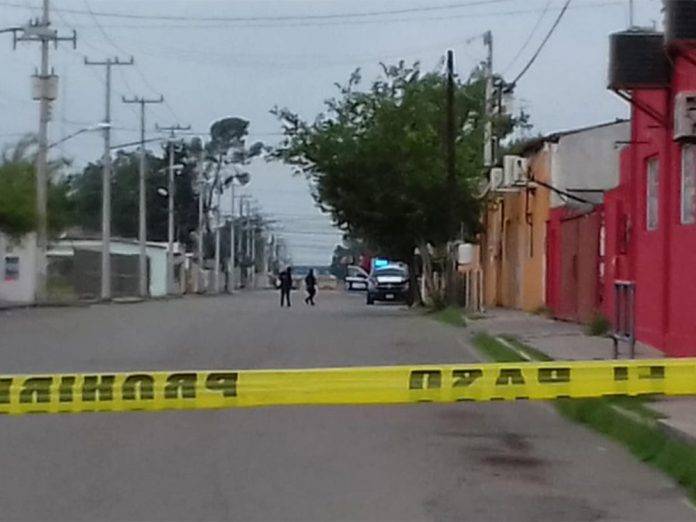Abandonan automóvil con cinco cuerpos en Coahuila