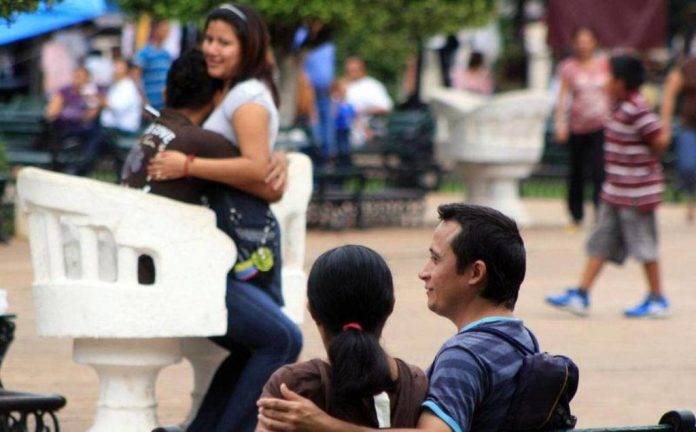 Los participantes que tenían un compañero feliz al comienzo del estudio tenían menos probabilidades de fallecer (Archivo/Sipse)