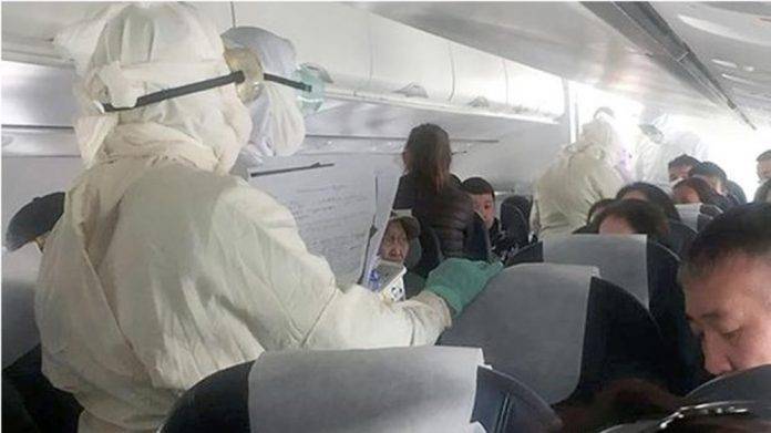 Ponen en cuarentena a avión con pasajeros por peste bubónica; hay dos muertos