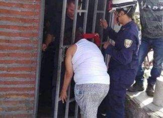 Por andar de metiche se le atora la chola 5 horas enteras ?