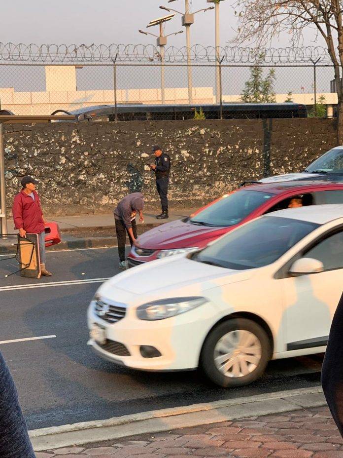 El desalojo de los vendedores generó una fuerte riña que dejó como saldo una mujer lesionada