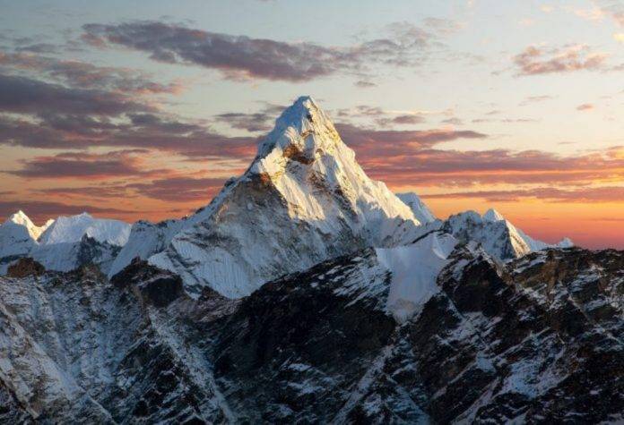 Es el octavo deceso en el Everest en la actual temporada de escalada