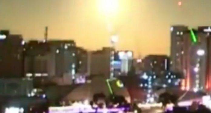 Este es el momento en que un meteorito impacta en la Tierra (Video)