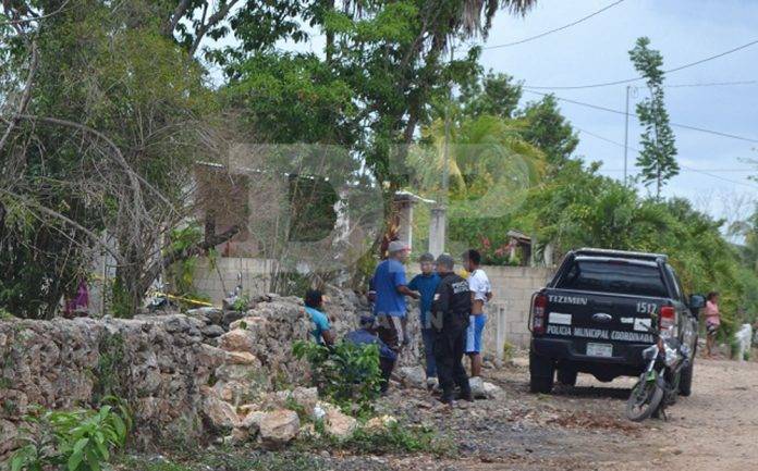 Descubre a su marido ahorcado con un cinturón de tela