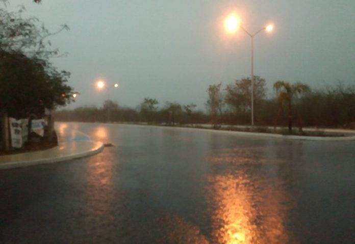 Caos luego de la tormenta vespertina en Mérida