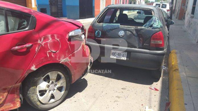 Volcadura con suerte, conductor se salva de pura 'chiripa' (video)
