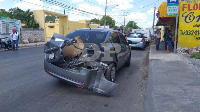 Se pasa el alto y provoca fuerte choque en Circuito Colonias sur