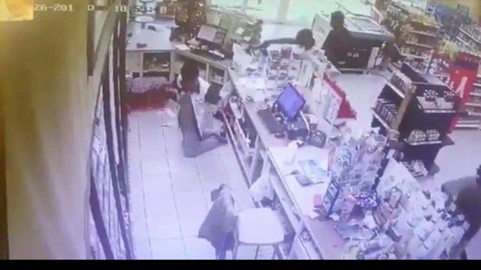 Matan a joven empleado de un balazo por la espalda