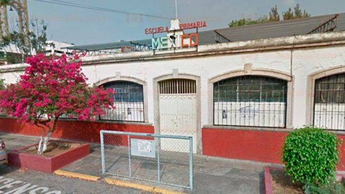 Delincuentes entran a escuela primaria para asaltar a niños y maestras