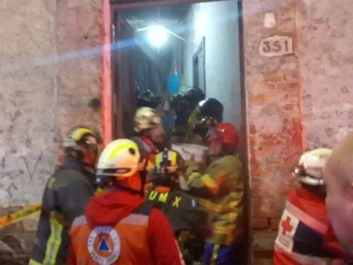 Una mujer y una niña mueren al derrumbarse un techo, por las lluvias