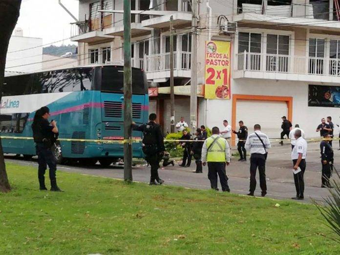 Explota una granada en autobús de pasajeros en Michoacán