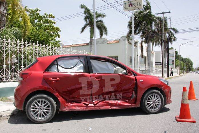 Duelo de Kias en la 19 con 20 de Itzimná deja costosos daños