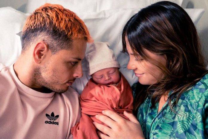 Los orgullosos padres presentaron a su primogénito Noah