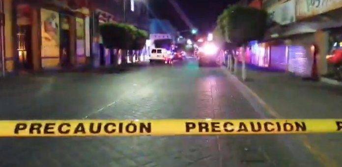 Ejecutan a dos personas en pleno centro de Tehuacán (Video)