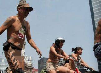 En «bolas» circulan ciclistas en Ciudad de México; participan en Rodada Nudista Para protestar por el uso excesivo de combustibles fósiles, se realizó la 14° Rodada Nudista en la Ciudad de México