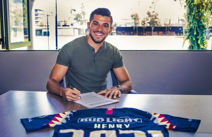 El yucateco Henry Martín renueva su contrato con el América hasta 2021