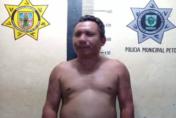 Intenta 'meter mano' a doñita y ella le parte la mandarina a gajos