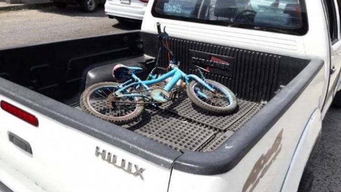 Niño de 11 años escapa en una camioneta, al huir de los maltratos de su madrastra