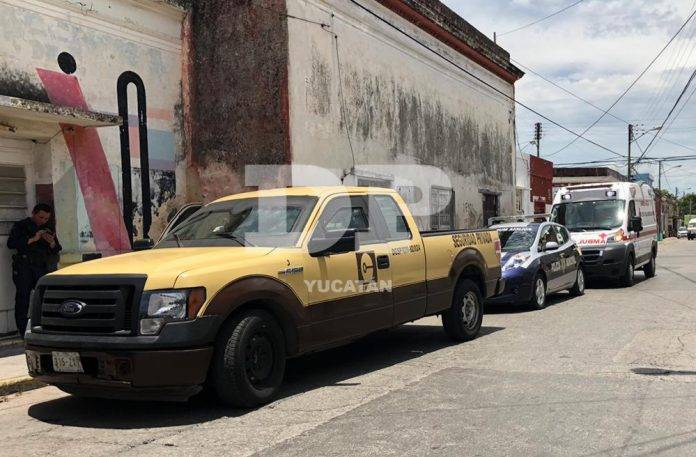 Camioneta de valores arrolla a mujer en el Centro de Mérida