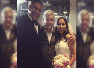 AMLO entra de colado a una boda y se toma fotos con novios