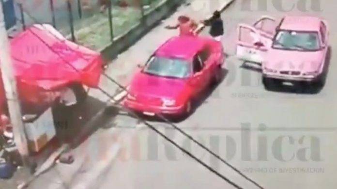 Video del momento en que sicarios asesinan a pareja y su bebé en puesto de quesadillas