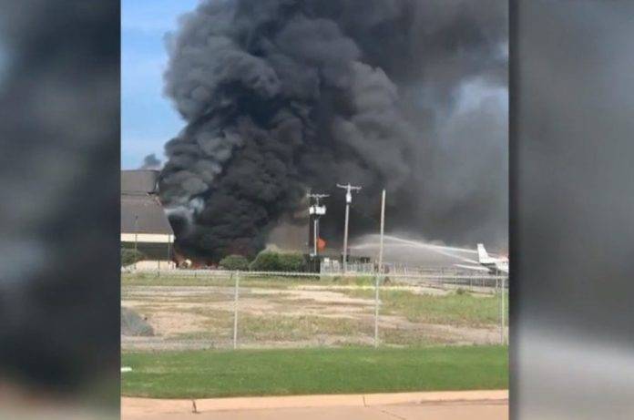 Avionazo deja trágico saldo de 10 muertos (video)