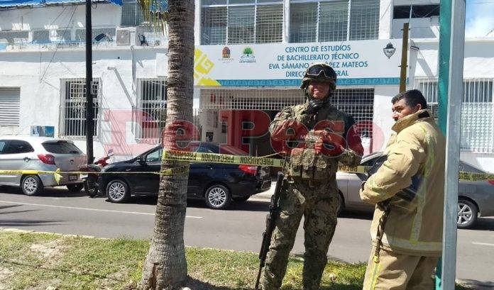 Explota paquete con pólvora en el rostro de un director de bachillerato (Video)